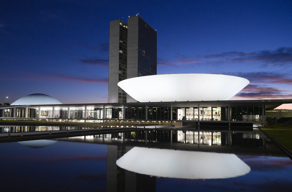 Brasil: instituições democráticas sólidas e funcionando bem